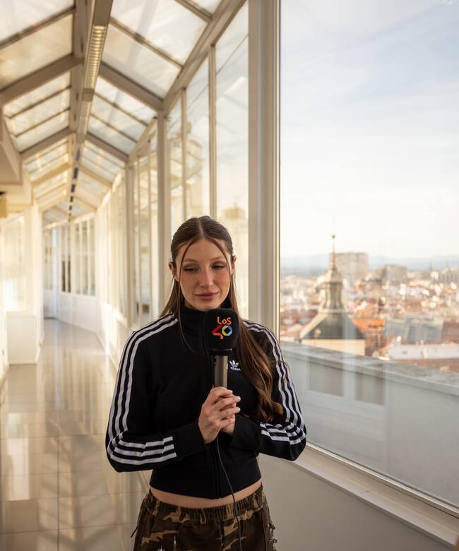 Yami Safdie en las instalaciones de LOS40