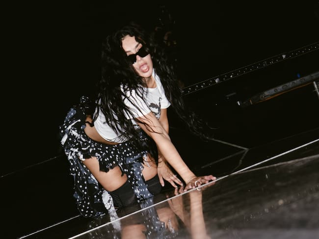 Charli XCX durante su show en el Primavera Sound 2025 el 5 de junio