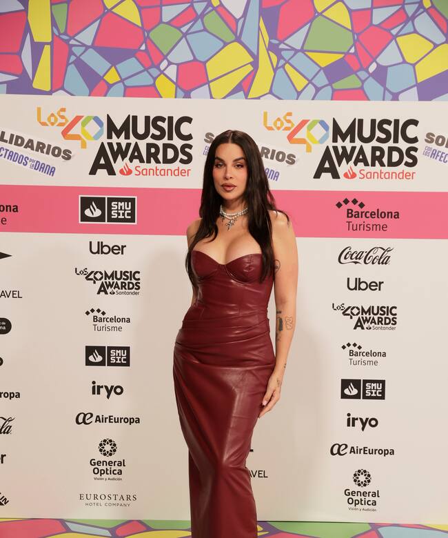 Hoy el 'animal print' Jedet lo lleva en sus zapatos para dejar huella en una ceremonia de premios tan especial y solidaria como esta.