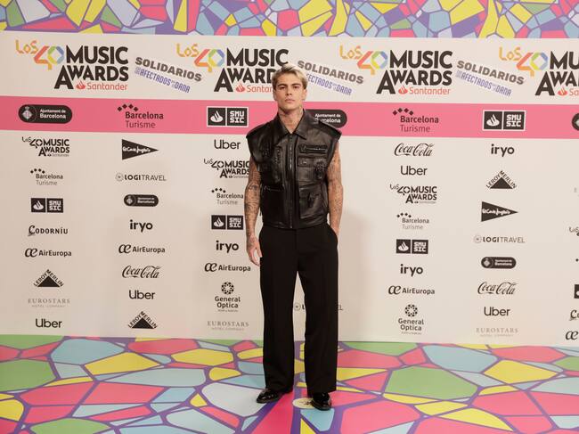 Víctor Pérez ha venido a LOS40 Music Awards Santander 2024 dispuesto a acaparar todas las miradas como una auténtica 'superstar de TV', su último sencillo.